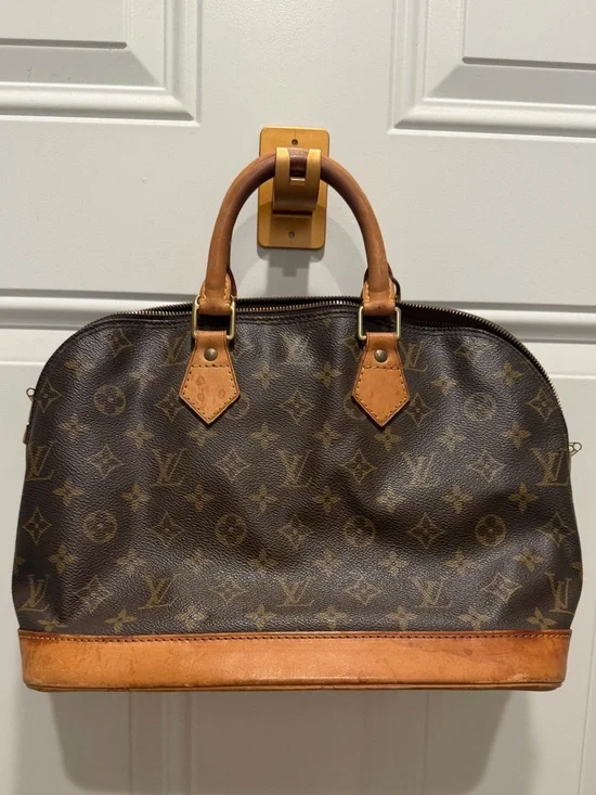 Louis Vuitton Monogram Alma - Picture 2 of 13